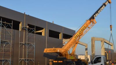 5 Key Factors to Consider When Booking Crane Rental in Evansville