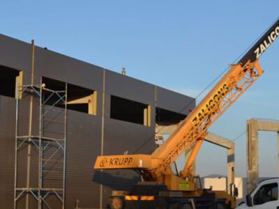 5 Key Factors to Consider When Booking Crane Rental in Evansville