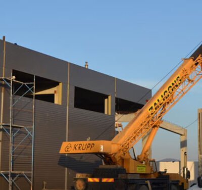 5 Key Factors to Consider When Booking Crane Rental in Evansville