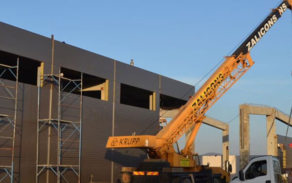 5 Key Factors to Consider When Booking Crane Rental in Evansville