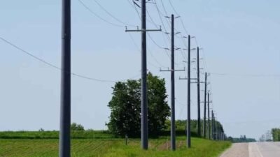 How Teams Install Utility Poles in High-Traffic Areas