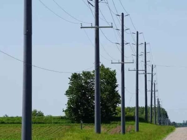 How Teams Install Utility Poles in High-Traffic Areas