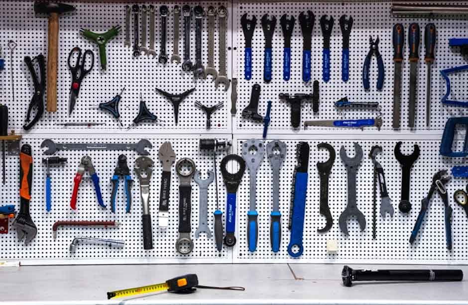 Smart Ways to Stay Safe on Long-Distance Drives in Isolated Areas