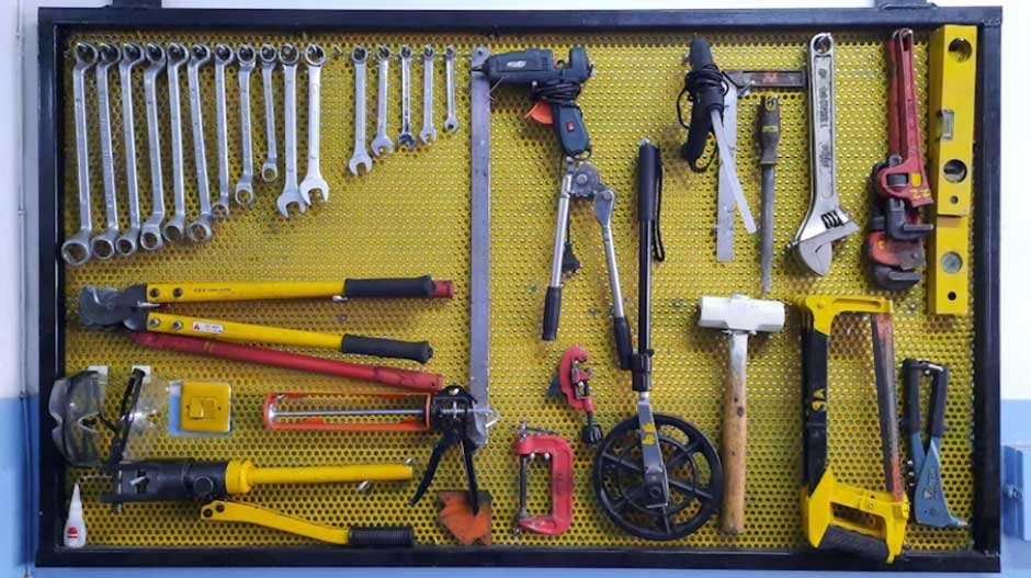 Smart Ways to Stay Safe on Long-Distance Drives in Isolated Areas